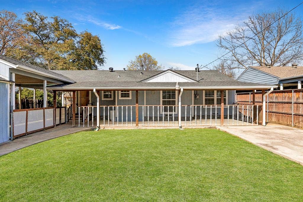 3708 Davila Drive, Dallas, TX 75220 Spacious private backyard.