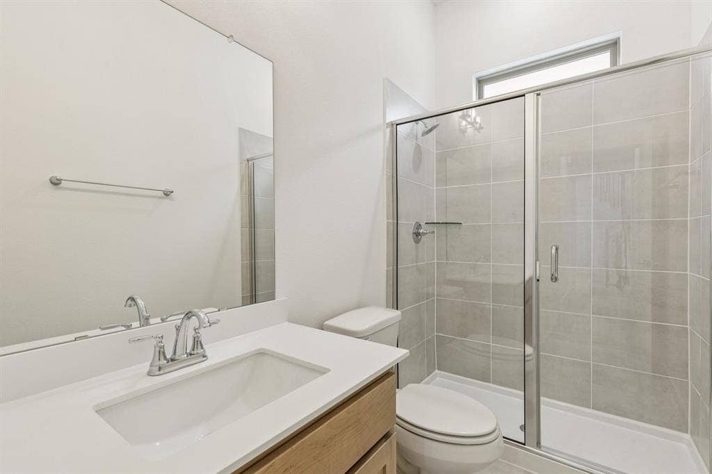 4736 Carina Road, McKinney, TX 75071 Bathroom in the Da Vinci II home plan – REPRESENTATIVE PHOTO