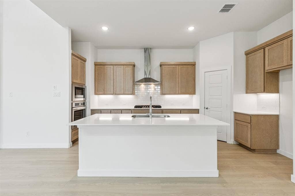 4736 Carina Road, McKinney, TX 75071 Kitchen in the Da Vinci II home plan – REPRESENTATIVE PHOTO