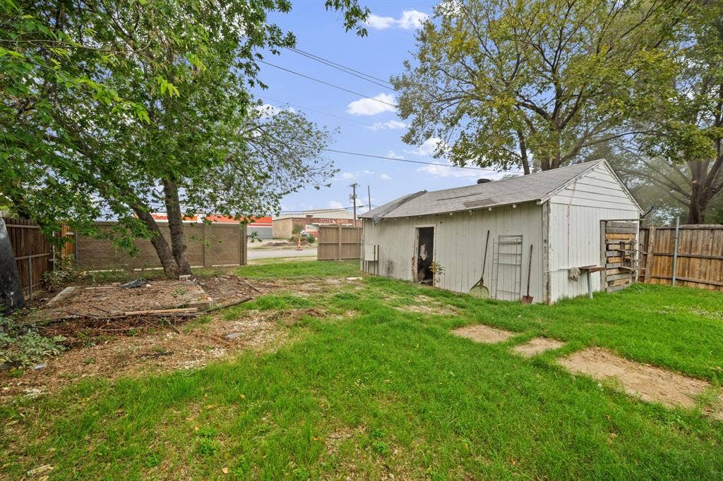 622 Shawnee Trace, Grand Prairie, TX 75051