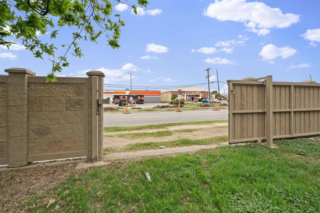 622 Shawnee Trace, Grand Prairie, TX 75051