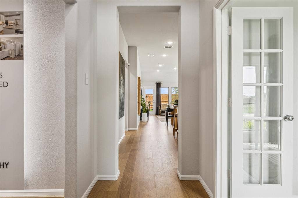 Entryway in the Turquoise home plan – REPRESENTATIVE PHOTO