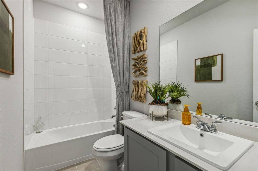 Bathroom in the Turquoise home plan – REPRESENTATIVE PHOTO