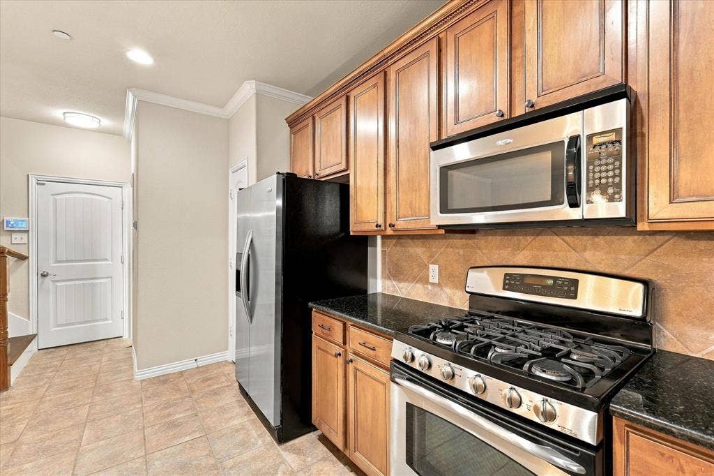 Love to cook? Enjoy a gas range, a refrigerator that stays, and a convenient pantry to keep everything organized.