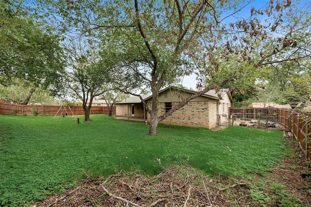 300 S Cherry Lane, Granbury, TX 76048 300 S Cherry Lane, Granbury, TX 76048