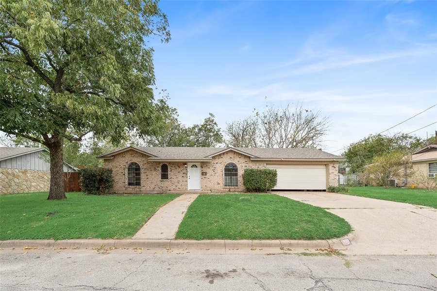 Property photo for 300 S Cherry Lane, Granbury, TX