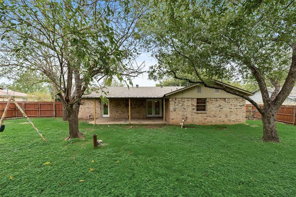 300 S Cherry Lane, Granbury, TX 76048 300 S Cherry Lane, Granbury, TX 76048
