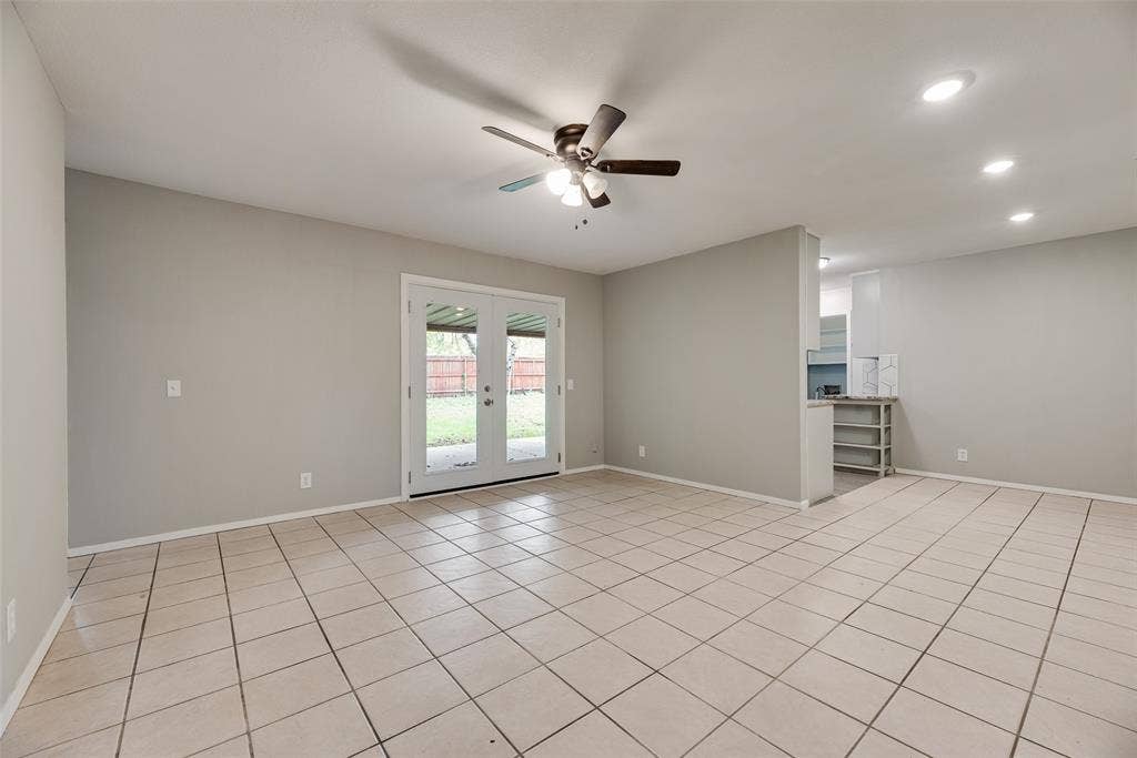 300 S Cherry Lane, Granbury, TX 76048 300 S Cherry Lane, Granbury, TX 76048