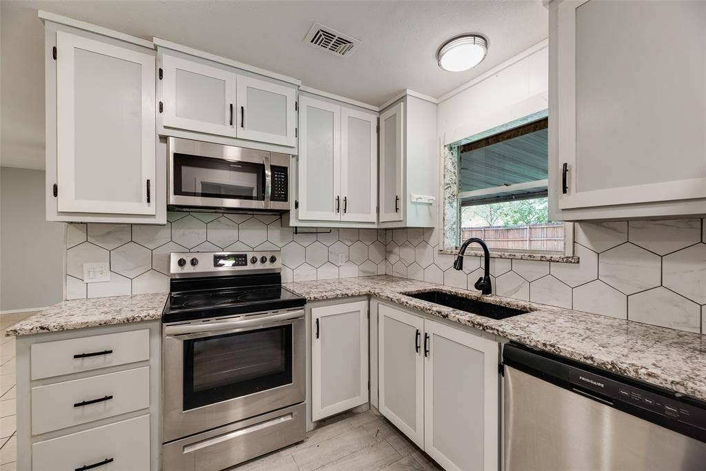 300 S Cherry Lane, Granbury, TX 76048 300 S Cherry Lane, Granbury, TX 76048
