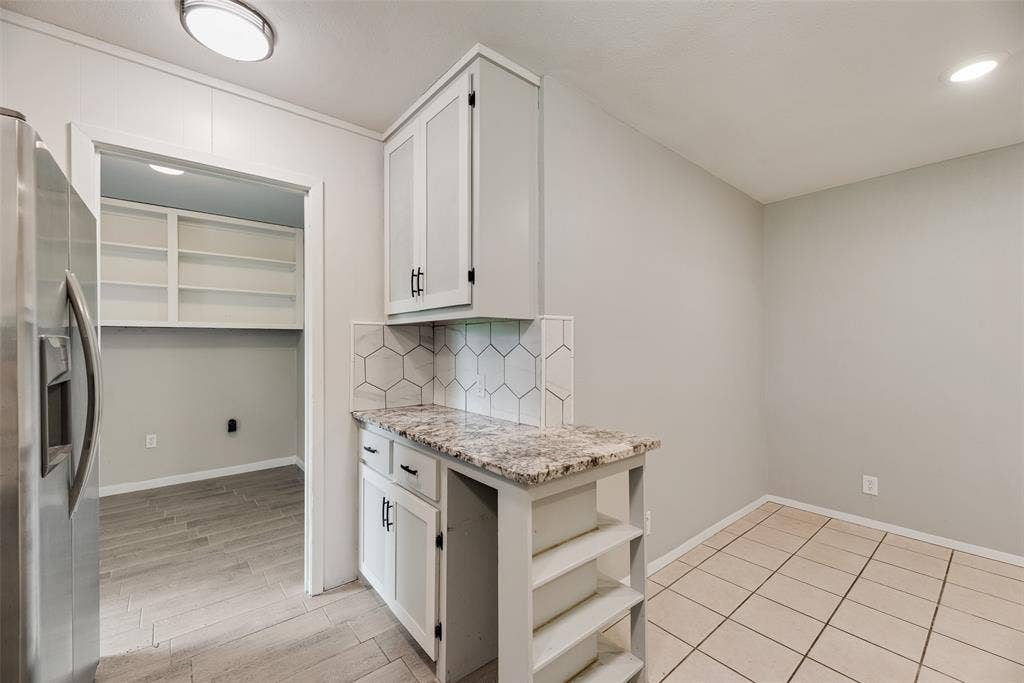 300 S Cherry Lane, Granbury, TX 76048 300 S Cherry Lane, Granbury, TX 76048