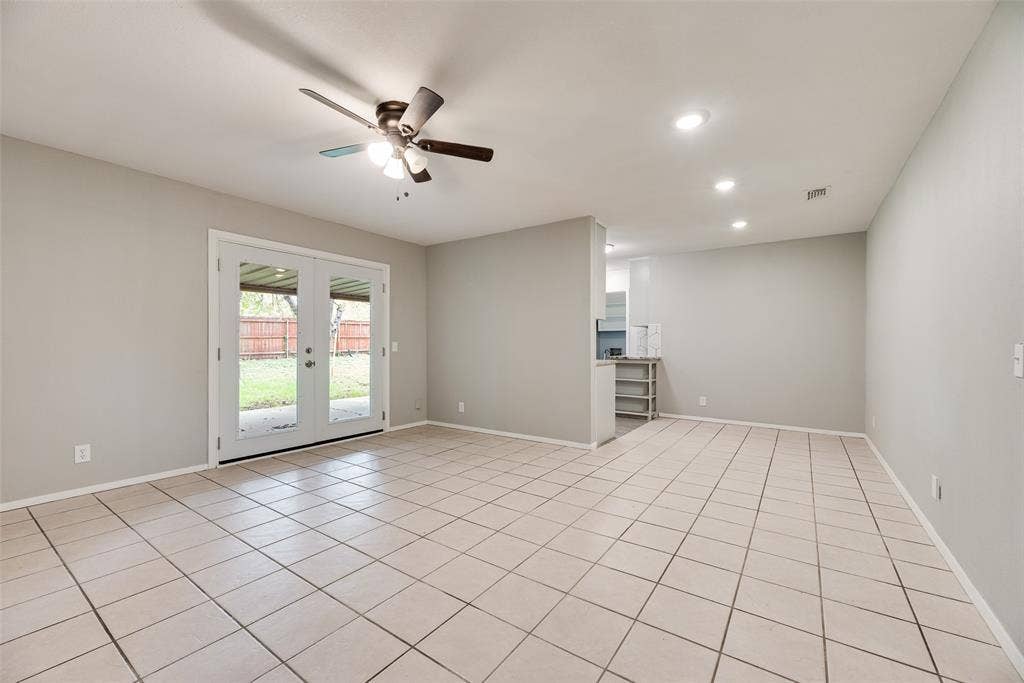 300 S Cherry Lane, Granbury, TX 76048 300 S Cherry Lane, Granbury, TX 76048