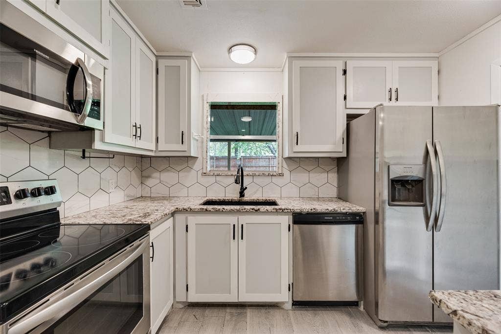 300 S Cherry Lane, Granbury, TX 76048 300 S Cherry Lane, Granbury, TX 76048