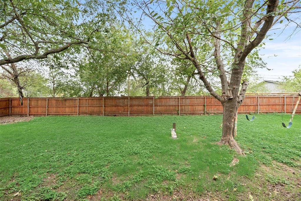 300 S Cherry Lane, Granbury, TX 76048 300 S Cherry Lane, Granbury, TX 76048