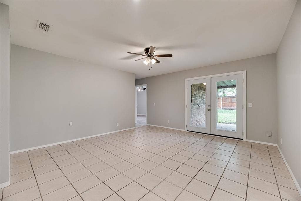 300 S Cherry Lane, Granbury, TX 76048 300 S Cherry Lane, Granbury, TX 76048