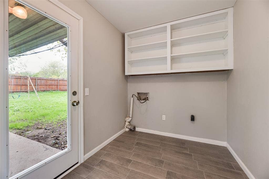 300 S Cherry Lane, Granbury, TX 76048 300 S Cherry Lane, Granbury, TX 76048