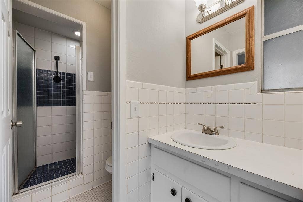300 S Cherry Lane, Granbury, TX 76048 300 S Cherry Lane, Granbury, TX 76048