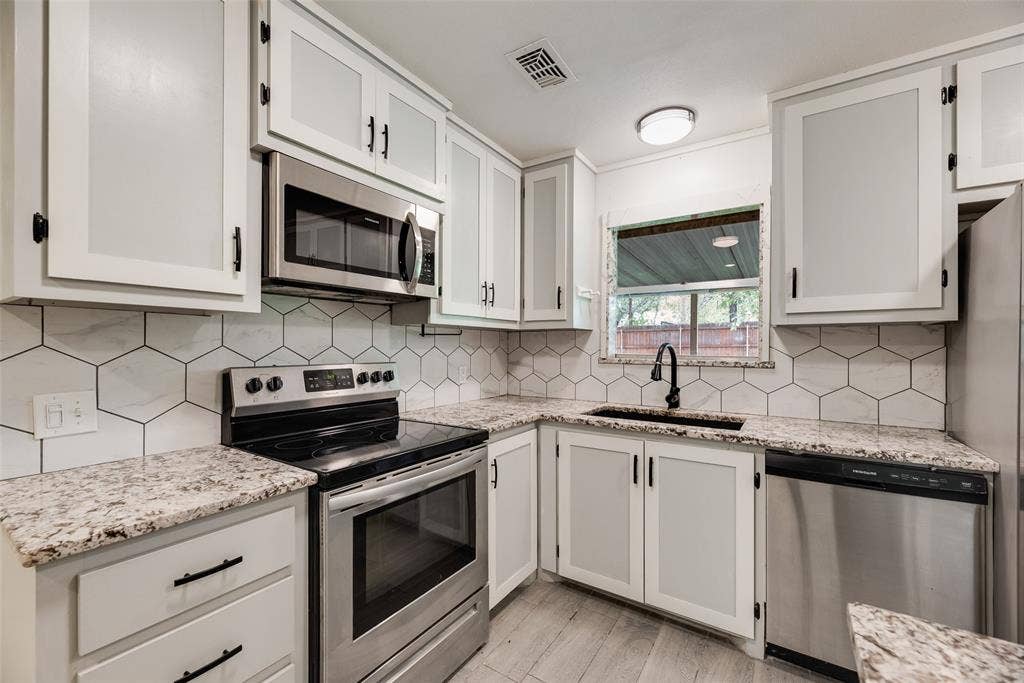 300 S Cherry Lane, Granbury, TX 76048 300 S Cherry Lane, Granbury, TX 76048