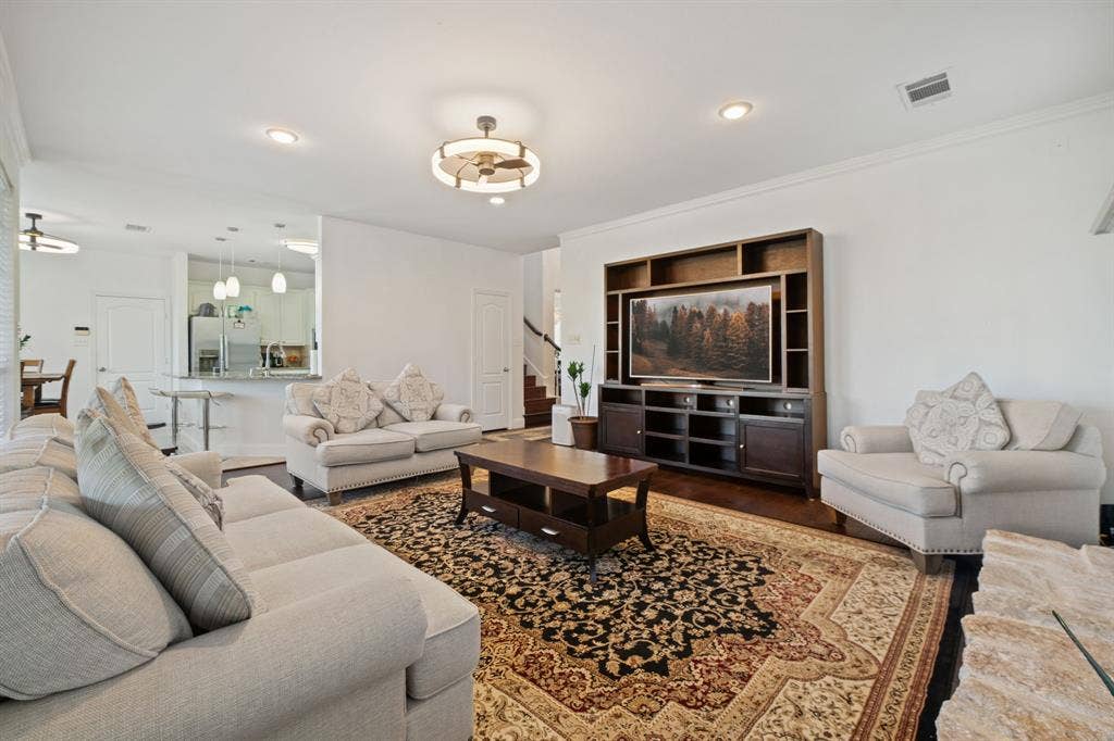 1081 Leisure Lane, Irving, TX 75063 1081 Leisure Lane, Irving, TX 75063