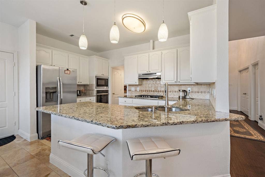1081 Leisure Lane, Irving, TX 75063 1081 Leisure Lane, Irving, TX 75063