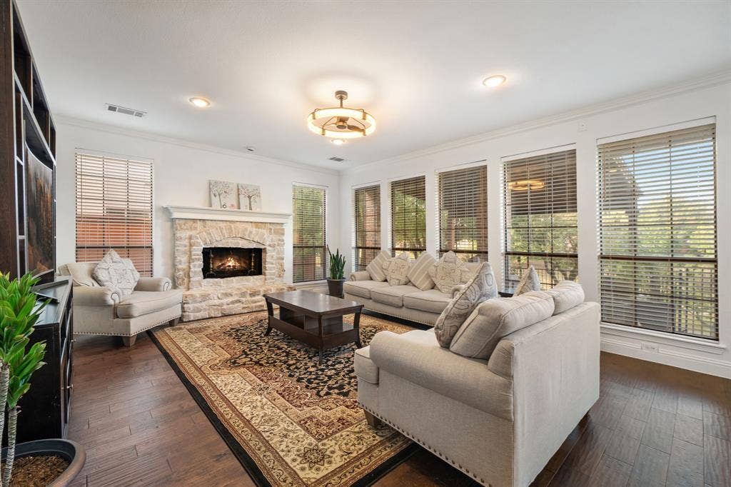 1081 Leisure Lane, Irving, TX 75063 1081 Leisure Lane, Irving, TX 75063