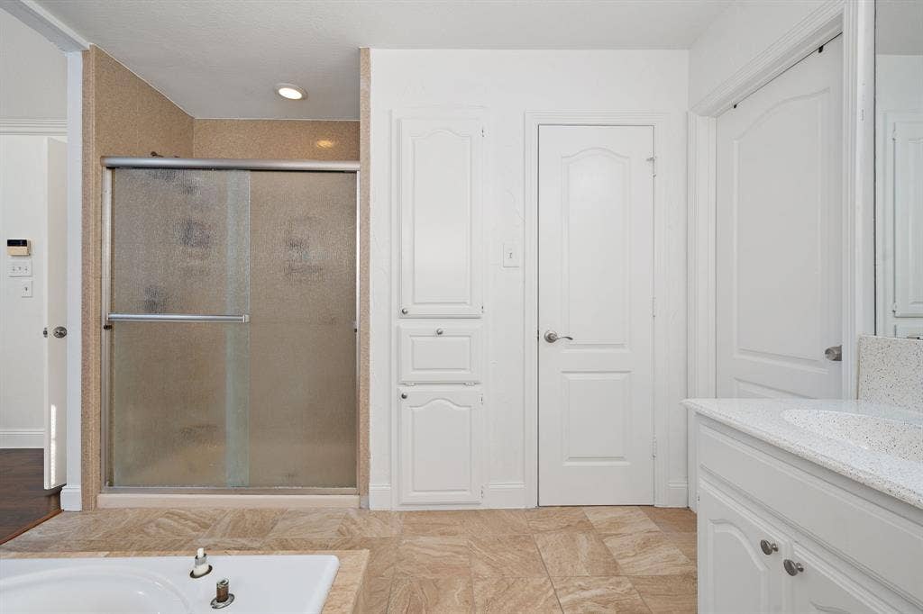1081 Leisure Lane, Irving, TX 75063 1081 Leisure Lane, Irving, TX 75063