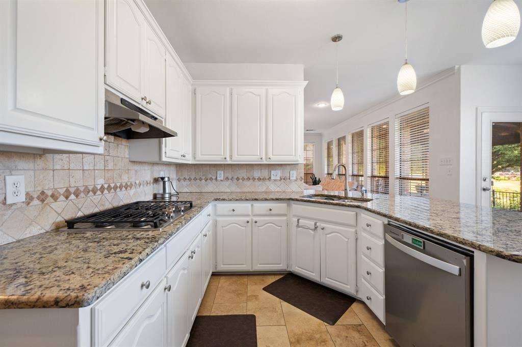 1081 Leisure Lane, Irving, TX 75063 1081 Leisure Lane, Irving, TX 75063