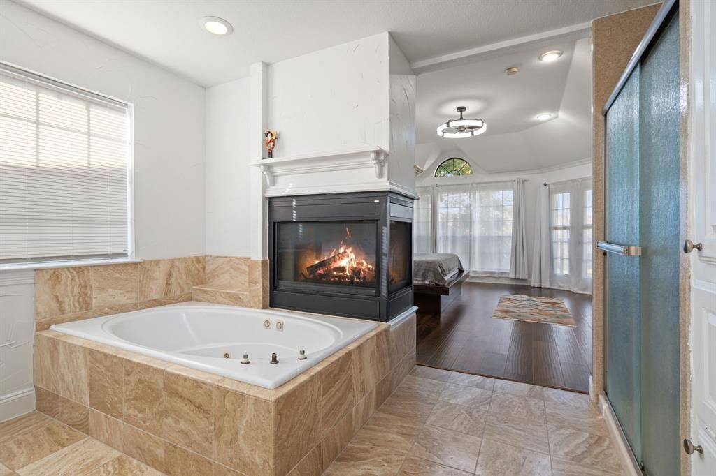 1081 Leisure Lane, Irving, TX 75063 1081 Leisure Lane, Irving, TX 75063