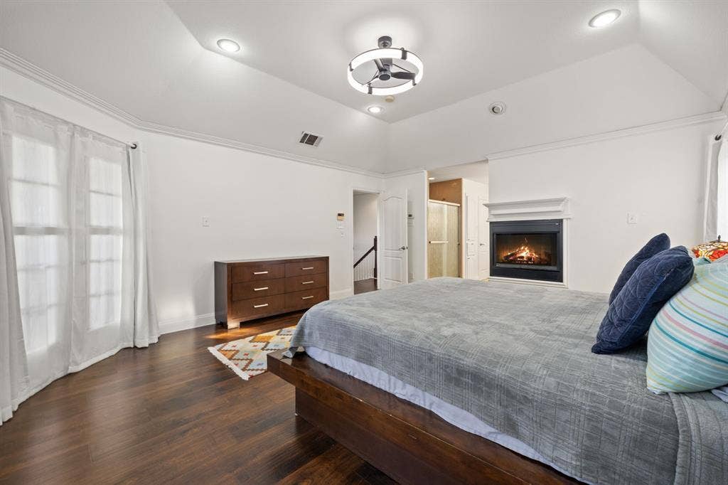 1081 Leisure Lane, Irving, TX 75063 1081 Leisure Lane, Irving, TX 75063