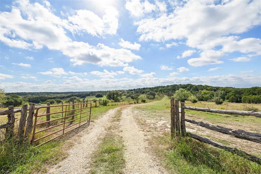 Property photo for 1254 County Road 124, Stephenville, TX