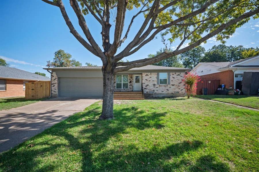 Property photo for 604 Lakeside Drive, Mesquite, TX