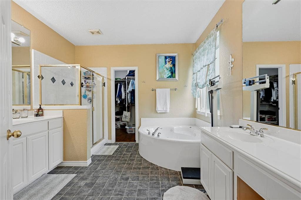 Ensuite with extra large closet