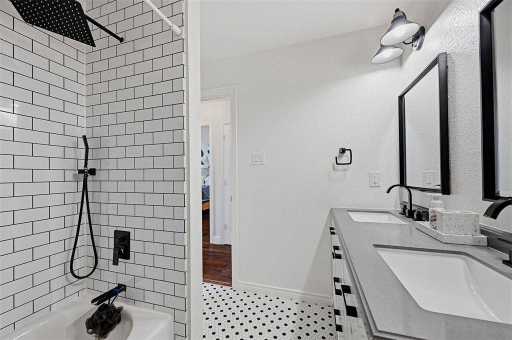 Upstairs full bathroom with tub and shower combo