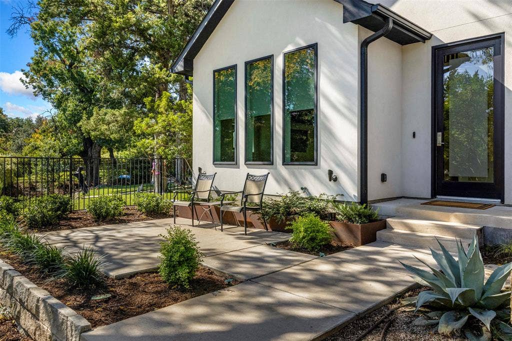 1211 Woodlawn Avenue, Dallas, TX 75208 1211 Woodlawn Avenue, Dallas, TX 75208