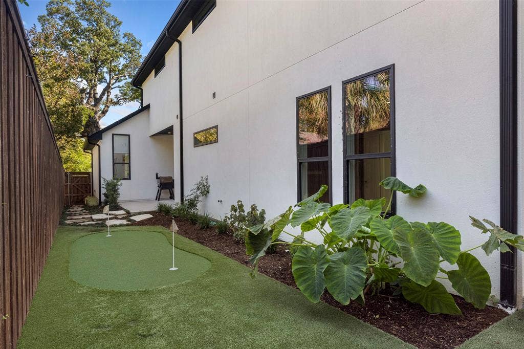 1211 Woodlawn Avenue, Dallas, TX 75208 1211 Woodlawn Avenue, Dallas, TX 75208