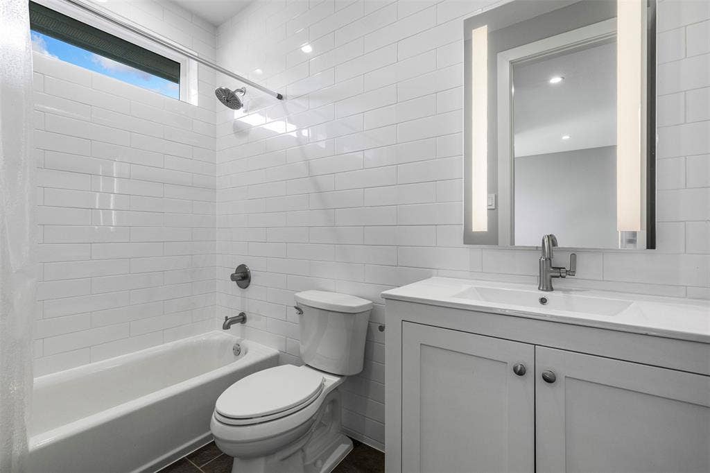1211 Woodlawn Avenue, Dallas, TX 75208 1211 Woodlawn Avenue, Dallas, TX 75208