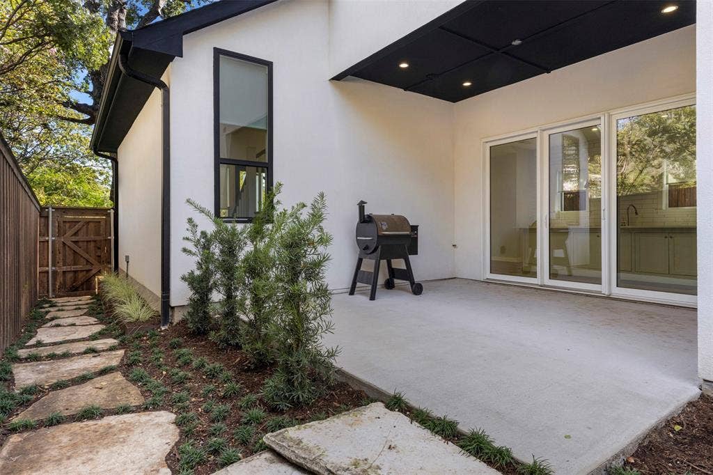 1211 Woodlawn Avenue, Dallas, TX 75208 1211 Woodlawn Avenue, Dallas, TX 75208