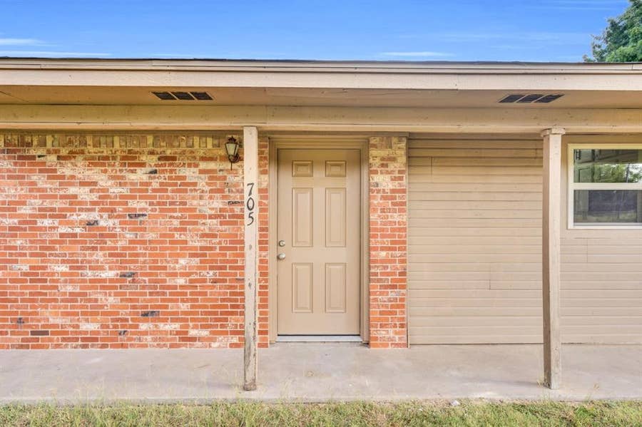 Property photo for 705 George Hopper Road, Midlothian, TX