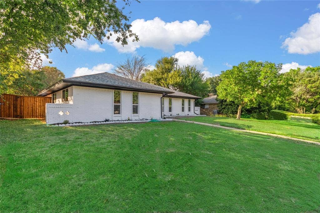2405 Roundrock Trail, Plano, TX 75075 2405 Roundrock Trail, Plano, TX 75075