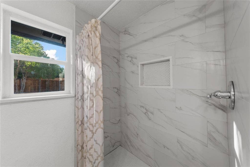 2405 Roundrock Trail, Plano, TX 75075 2405 Roundrock Trail, Plano, TX 75075