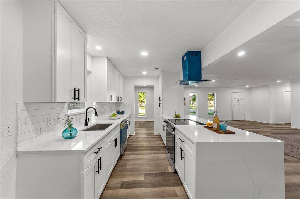 2405 Roundrock Trail, Plano, TX 75075 2405 Roundrock Trail, Plano, TX 75075