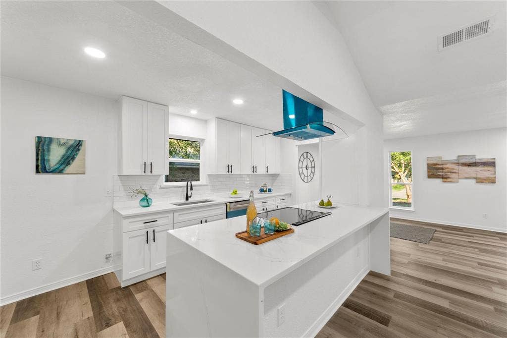 2405 Roundrock Trail, Plano, TX 75075 2405 Roundrock Trail, Plano, TX 75075