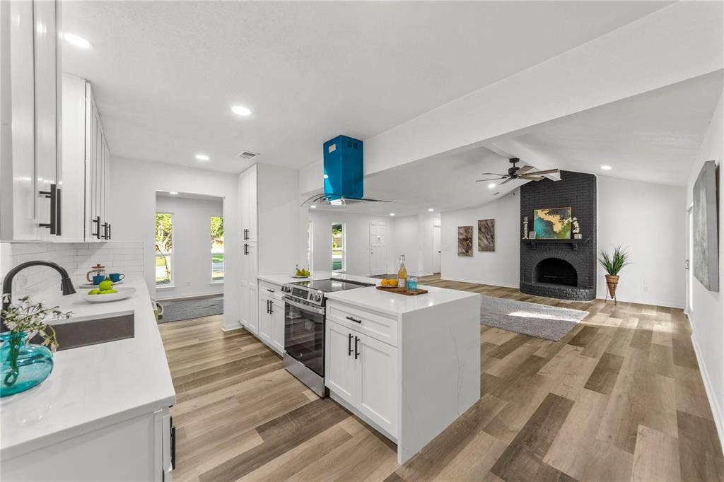 2405 Roundrock Trail, Plano, TX 75075 2405 Roundrock Trail, Plano, TX 75075