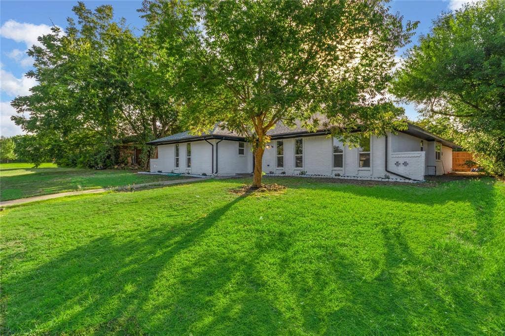2405 Roundrock Trail, Plano, TX 75075 2405 Roundrock Trail, Plano, TX 75075