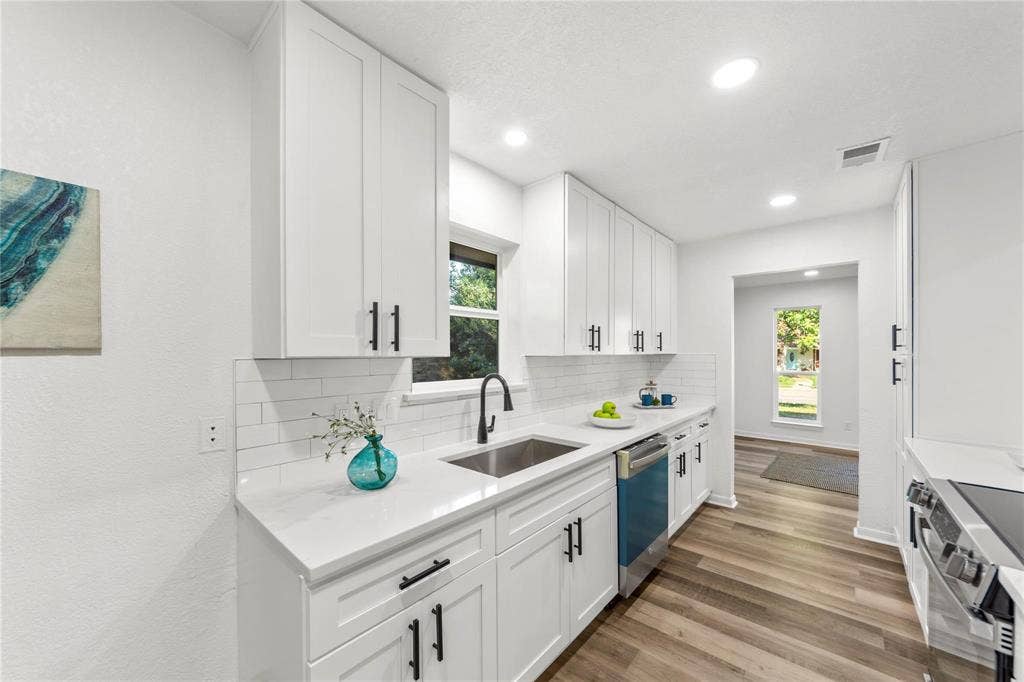 2405 Roundrock Trail, Plano, TX 75075 2405 Roundrock Trail, Plano, TX 75075