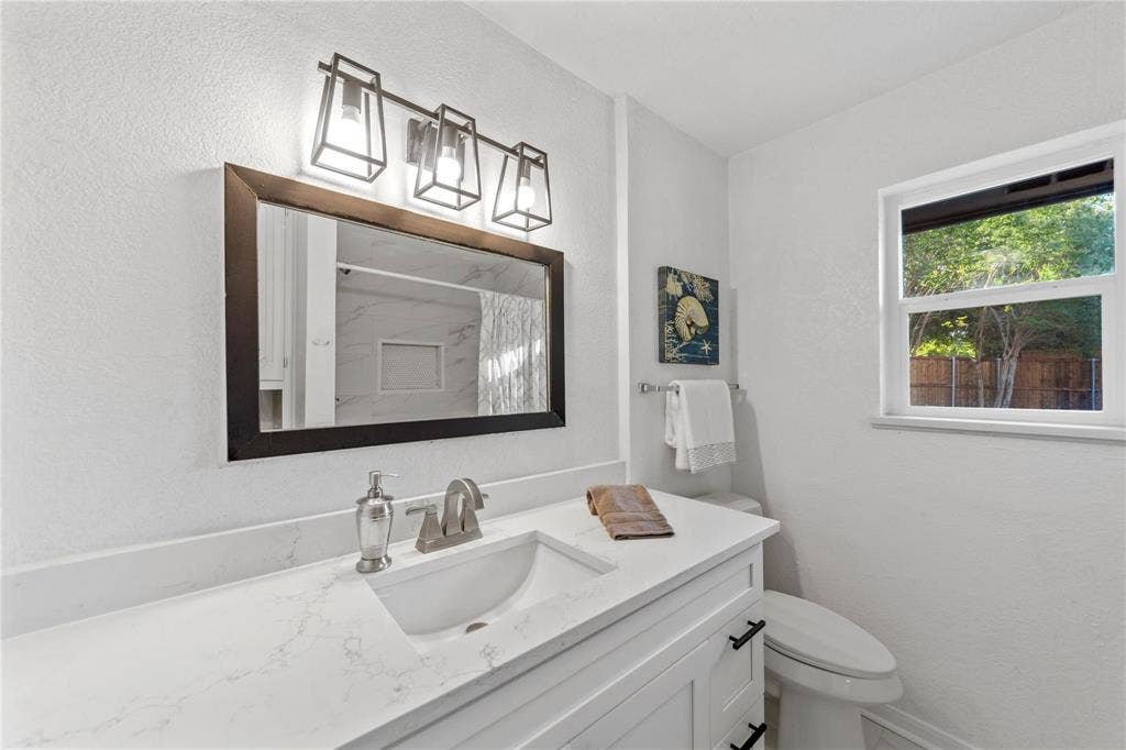 2405 Roundrock Trail, Plano, TX 75075 2405 Roundrock Trail, Plano, TX 75075