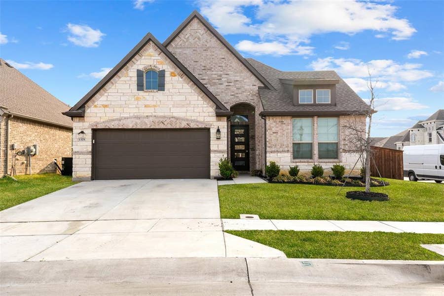 Property photo for 1375 Silverthorn Trail, Justin, TX