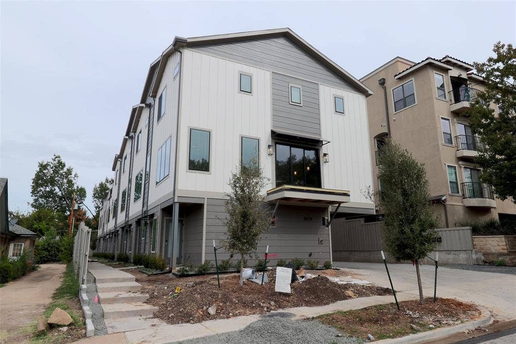6151 Oram Street, #105, Dallas, TX 75214 6151 Oram Street, #105, Dallas, TX 75214