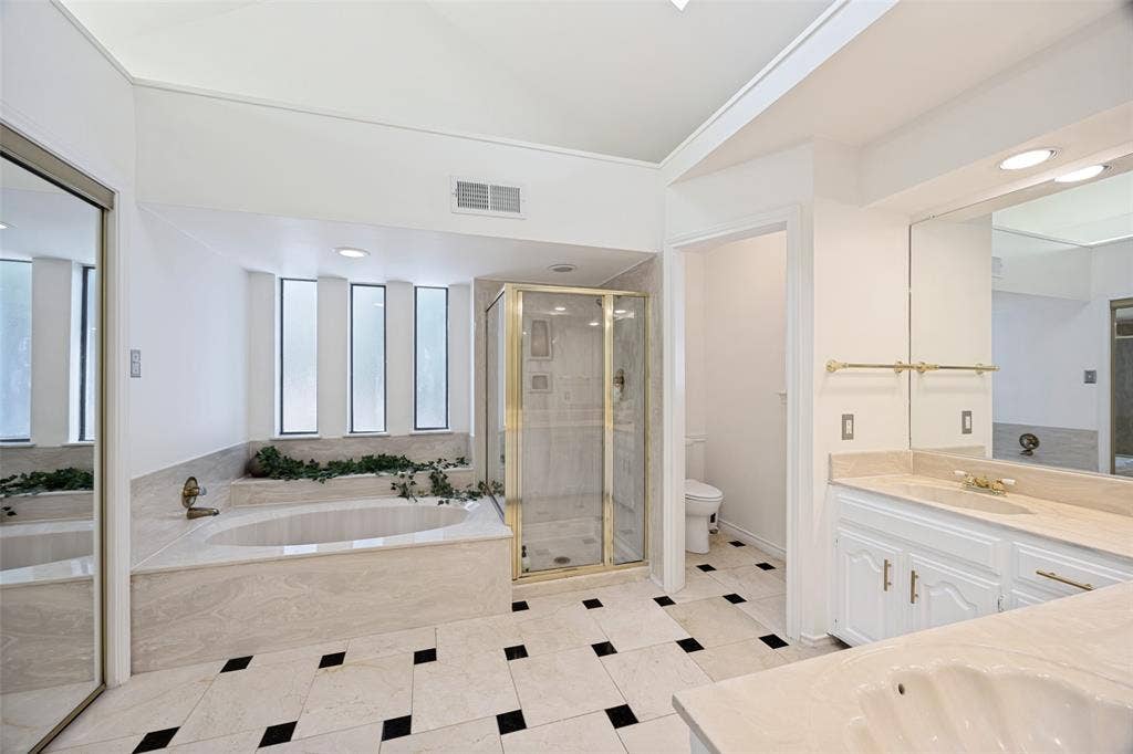 9140 Sweetwater Drive, Dallas, TX 75228