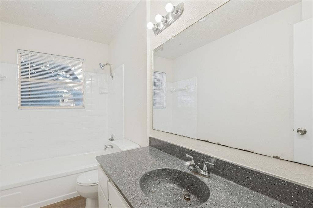 220 Brownwood Court, #222, Irving, TX 75060 220 Brownwood Court, #222, Irving, TX 75060