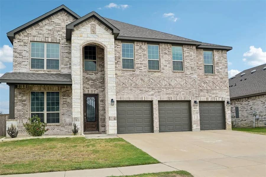 Property photo for 2923 Grand Lookout Lane, Arlington, TX